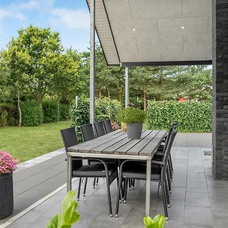 Four-bedroom In Holiday home