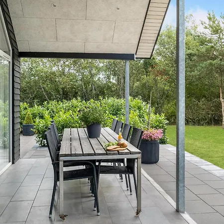 Holiday home Four-bedroom In