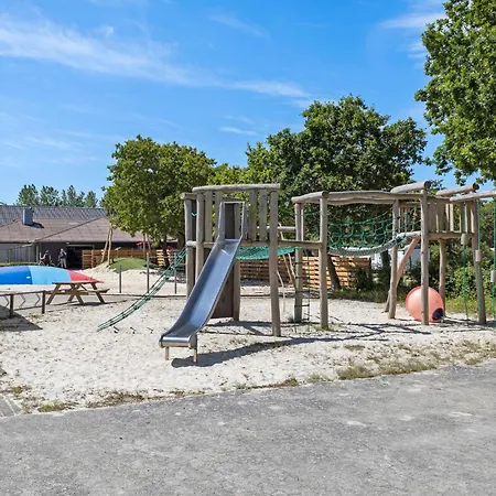 Four-bedroom In Holiday home